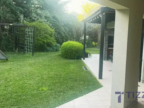Casa en Venta en Abril Club De Campo, USD 950.000