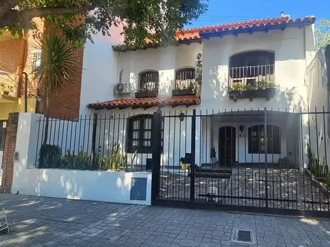Venta casa 7 ambientes, San Isidro con jardín y parrilla