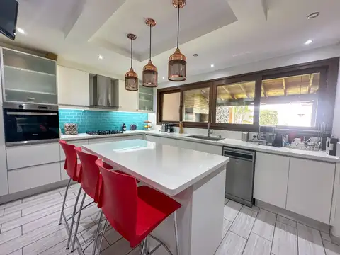 Casa en Venta en San Isidro Vias / Rolon, USD 430.000