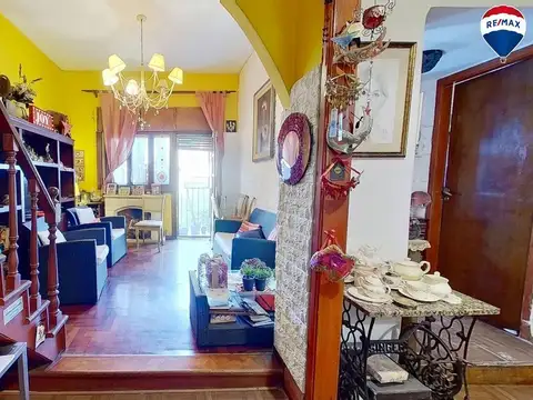 Depto Tipo Casa 4 ambientes con 2 baños