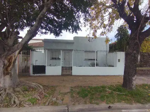 Casa en venta de 4 dormitorios en Muñiz