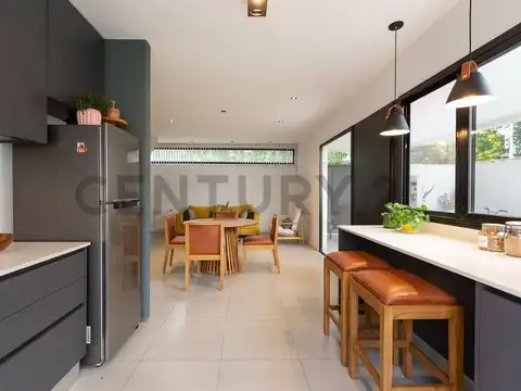 VENTA CASA TIPO DUPLEX 3 AMB CON COCHERA PERMUTA