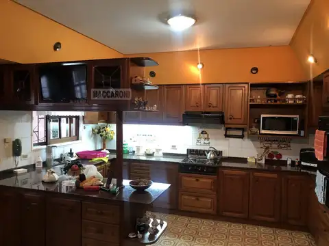 Casa 5 ambientes con 3 baños