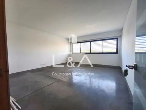 EN ALQUILER OFICINA EN SHOPPING EL PUNTO SAN LORENZO CHICO