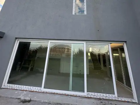 Casa 6 ambientes con 2 baños