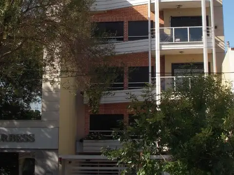 ESPECTACULAR DEPARTAMENTO TIPO PENTHOUSE IMPECABLE ESTADO Y EN EXCELENTE UBICACION !!!