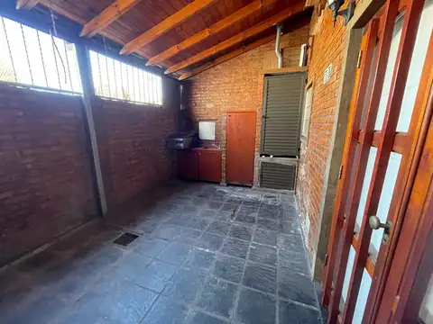 DUPLEX 3 AMBIENTES BERAZATEGUI COCHERA