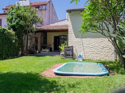 Casa 4 ambientes con 2 baños