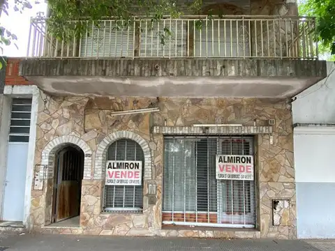 Venta | Casa y Salon | 4 Dormitorios | A refaccionar | Rosario | Bo. Esp. y Hosp.