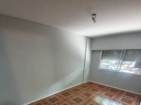 LINDO MONOAMBIENTE - PLANTA BAJA - COCINA SEPARADA - SIN EXPENSAS