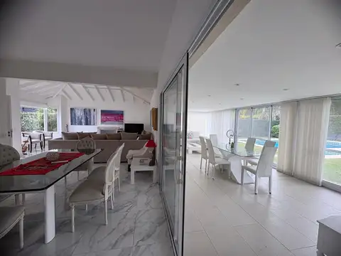 Casa en Venta con 5 cocheras