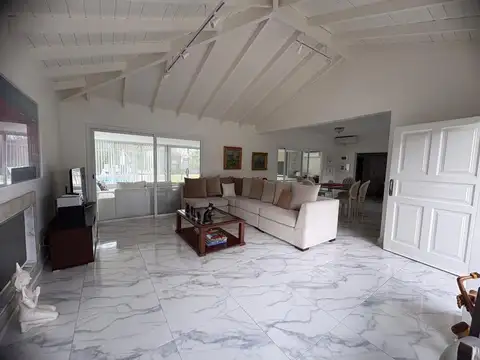 Casa en Venta con 5 cocheras