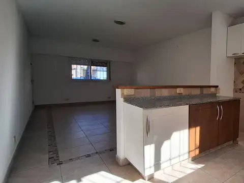 Depto Tipo Casa 4 ambientes con 2 baños