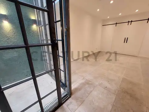 VENTA DOS AMBIENTES CON PATIO- HABITACIONAL Y COMERCIAL - APTO PROFESIONAL