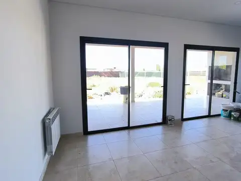Casa 6 ambientes con 2 baños