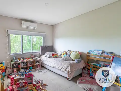 Casa en Venta con 4 cocheras