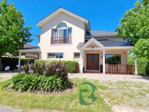 Venta Casa 5 amb. Barrio Privado Altos del sol