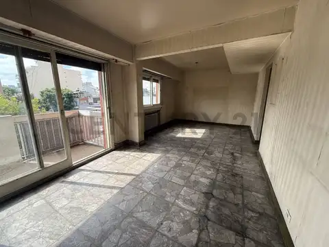 Venta Piso 4 Amb al frente c/ balcón – 110 m² – Flores – A 1 cuadra de Plaza Irlanda