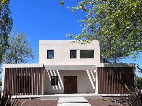 Casa en venta - 4 Dormitorios 3 Baños - 1.177Mts2- Tigre