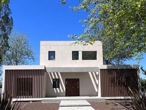 Casa en venta - 4 Dormitorios 3 Baños - 1.177Mts2- Tigre