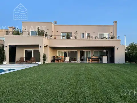 Casa con vista abierta al golf, Lista para mudarse
