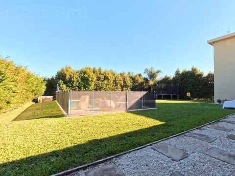 Casa en Venta con 2 cocheras