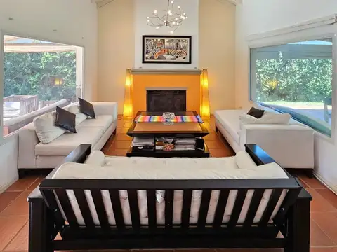 Casa 5 ambientes con 3 baños