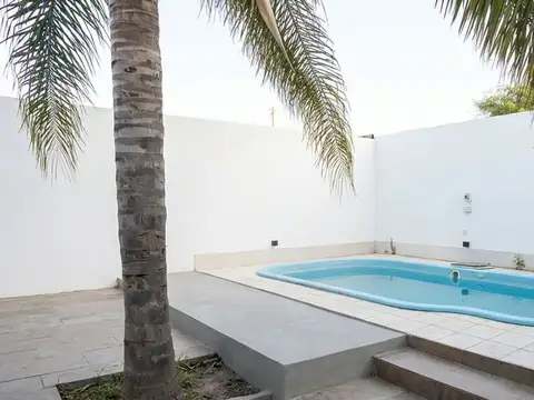 Casa B°San Fernando: 2 Dorm, Cochera, SUM y Pileta