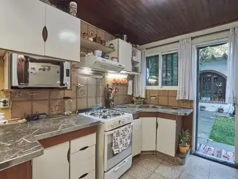 Casa 6 ambientes con 4 baños