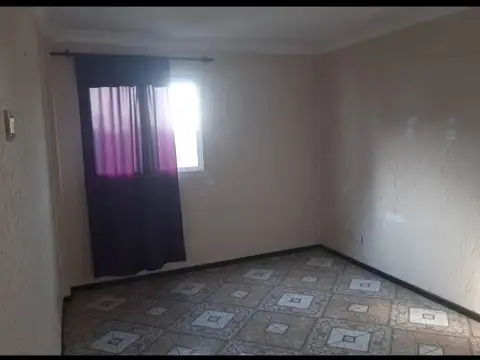 SE VENDE DPTO 6 AMBIENTES EN BARRIO PIEDRABUENA