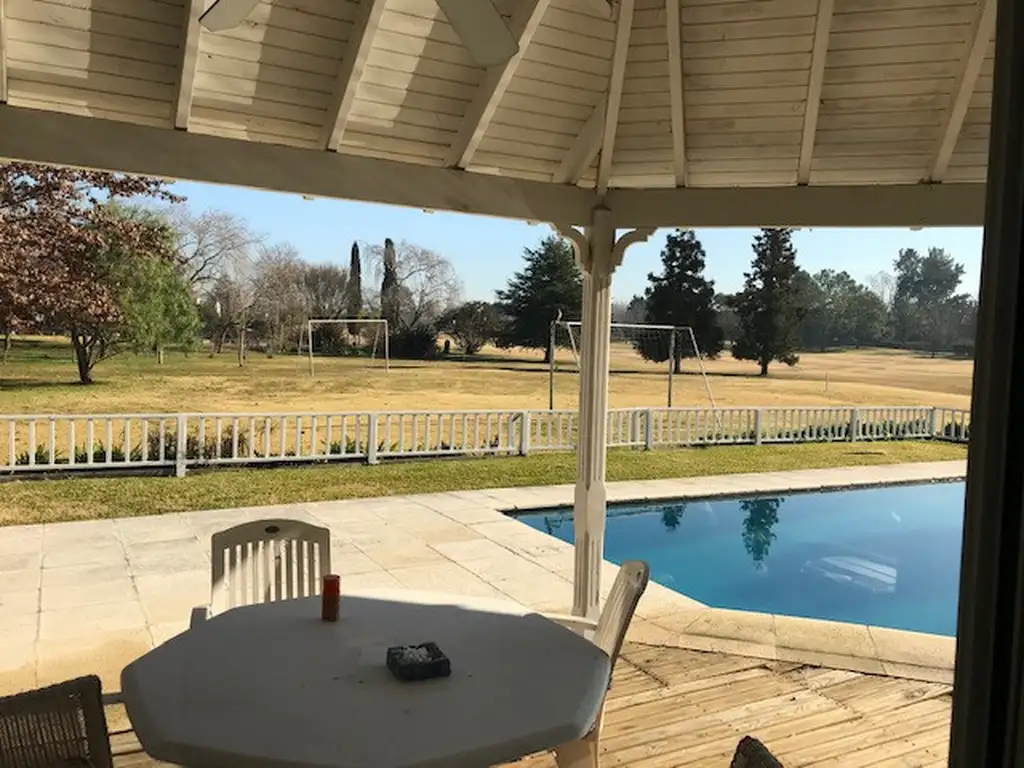 Casa en Abril Club De Campo