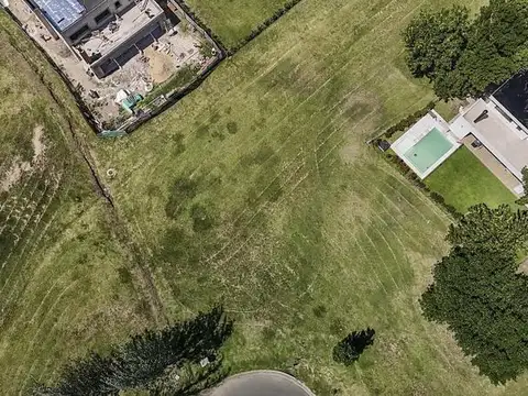 Lote con excelente ubicación en venta.