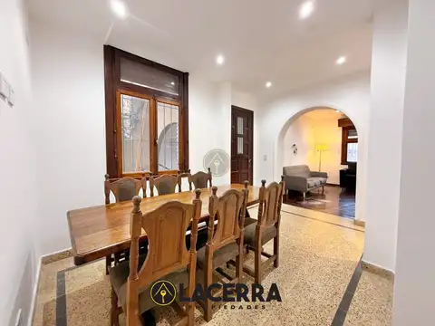 Chalet 5 ambientes con patio, terraza y garage en Venta en Miramar