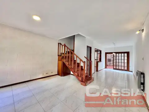 Depto Tipo Casa 4 ambientes con 2 baños