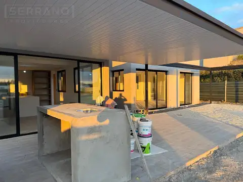 Casa en Venta con 4 cocheras