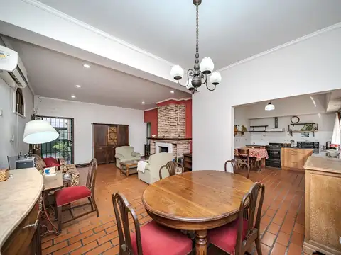 VENTA CASA 4 AMBIENTES COCHERA PATIO APTO CREDITO