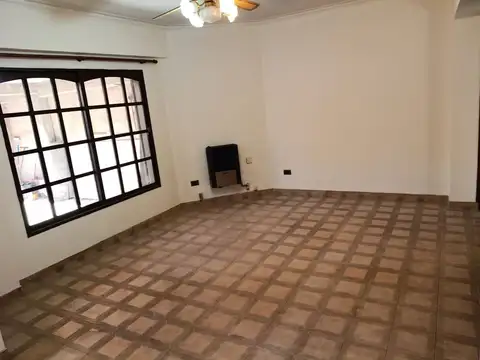 Casa en Alquiler con 1 cochera