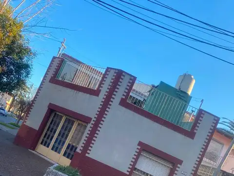 Amplio PH 2 ambientes c/ cochera y terraza en V. Ballester