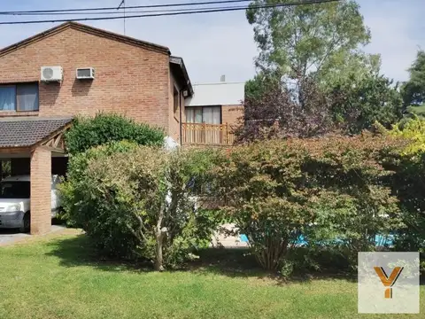 Casa en venta - 4 Dormitorios 4 Baños 2 Cocheras - 600Mts2