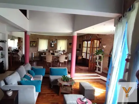 Casa 5 ambientes con 4 baños