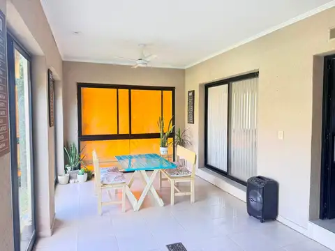 Casa 7 ambientes con 3 baños