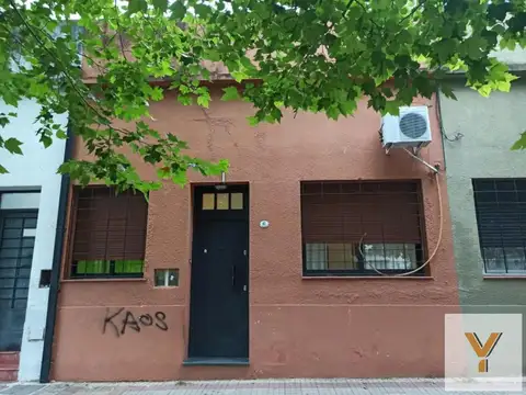Tucumán e/ Mariano Boedo y Laprida