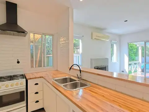 Casa en Alquiler con 2 cocheras