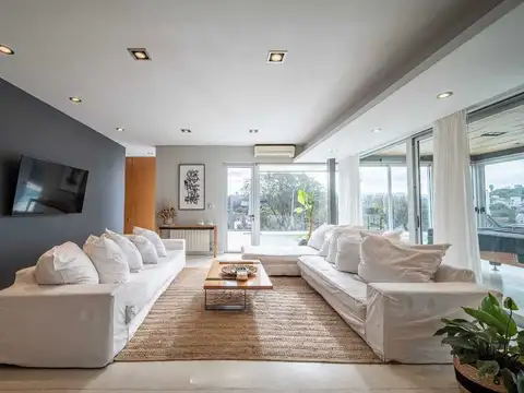 Casa en Venta con 4 cocheras