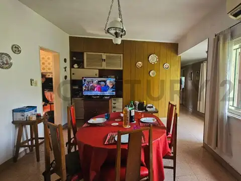 Casa 5 ambientes con 1 baño