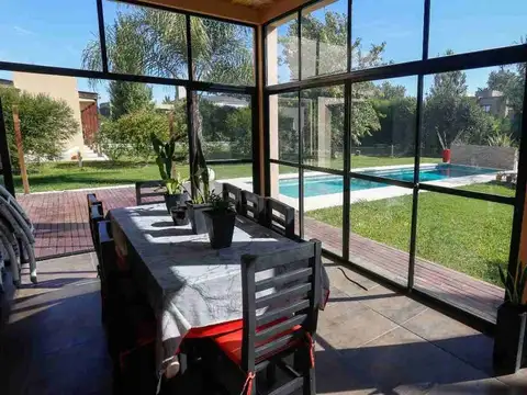 Casa 5 ambientes con 3 baños