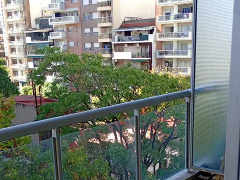 DEPARTAMENTO 2 AMB  EN ALQUILER AL FRENTE CON BALCON