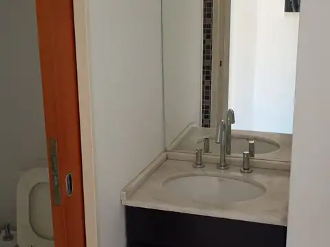 DEPARTAMENTO 2 AMB  EN ALQUILER AL FRENTE CON BALCON