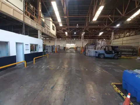 Excelentes naves industrial de 4315 m2 cubiertos en Hurlingham