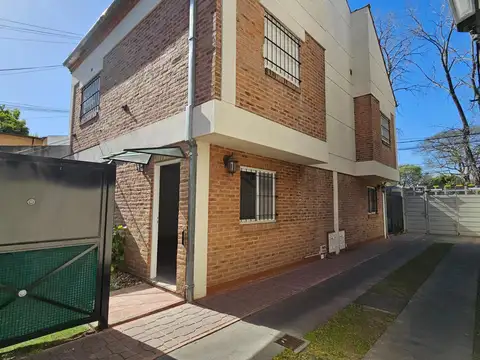 Alquiler Duplex 4 amb cochera y patio Munro.